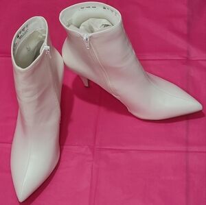 NIB Carlos Carlos Santana White hi heel boots  sz 9M Vegan Leather